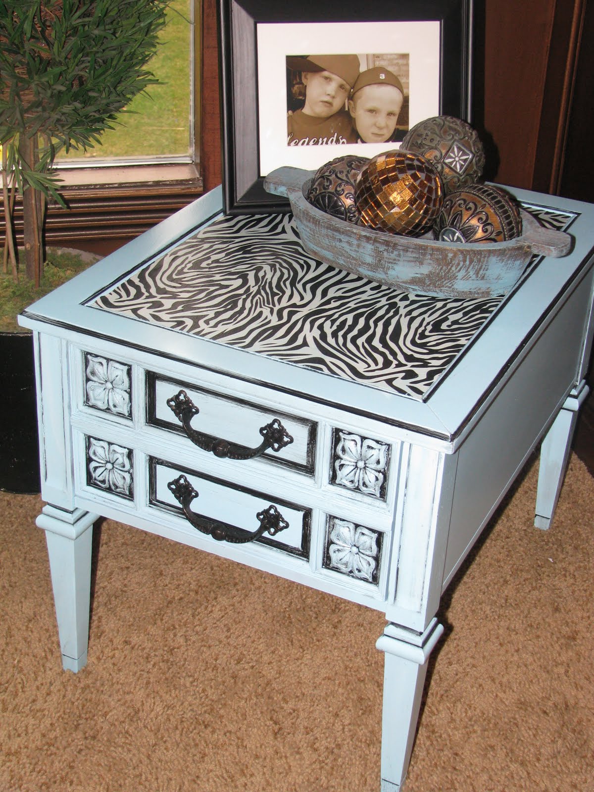 Turquoise & Zebra table….. done!
