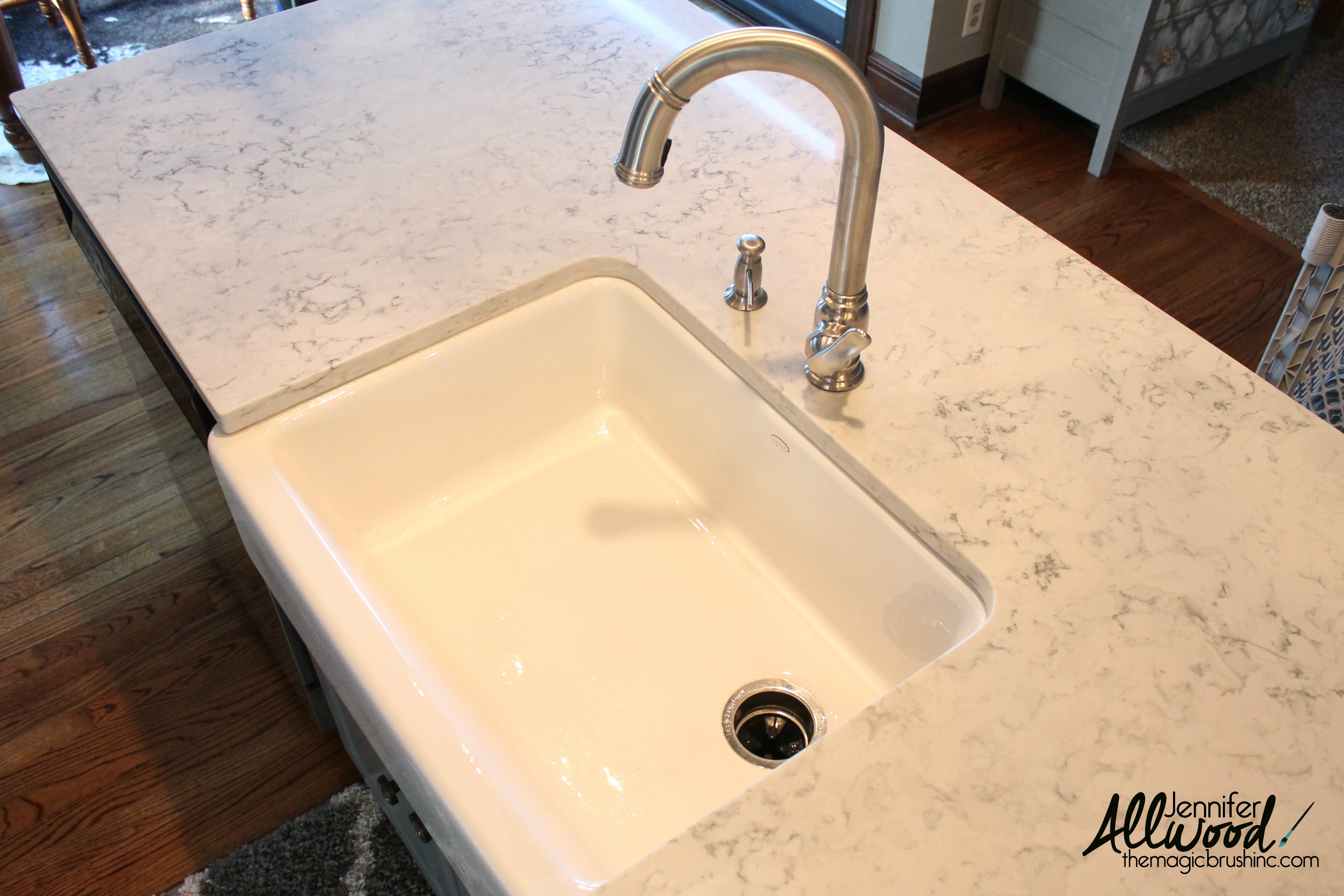 8 things you need to know before putting a FARMHOUSE SINK in your kitchen