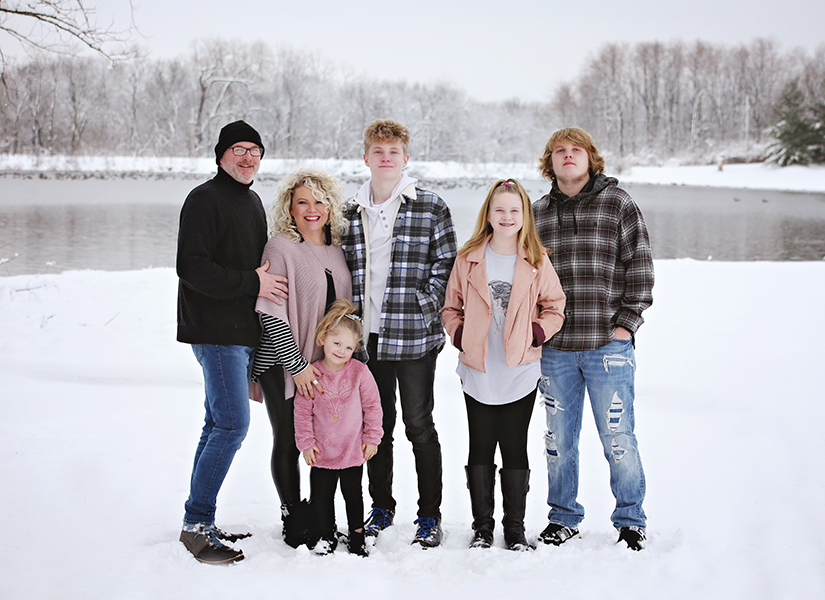 #AllwoodPartyOf6 Family Pictures in the Snow!